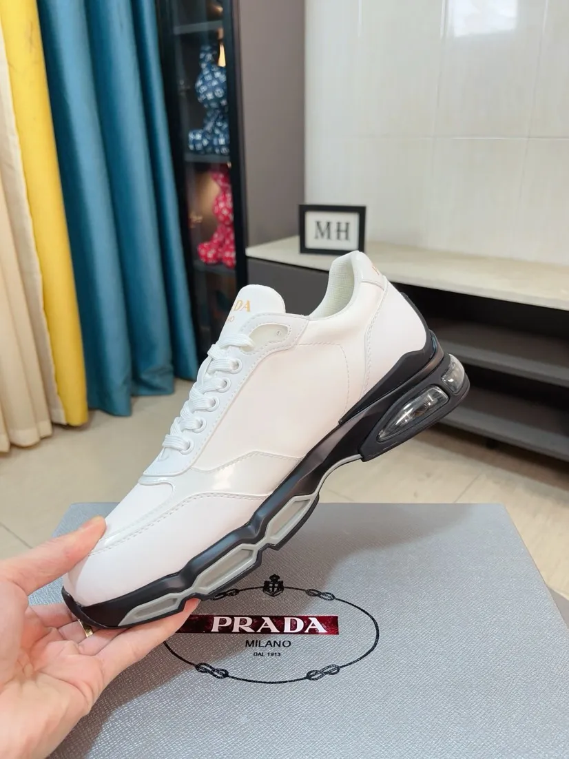 Men's shoes 💰660🌹🌹High-quality new Prada counters are launched simultaneously. The new men's shoes and 😘fabrics are selected from imported mesh and glue-spraying technology. Imported cowhide lining. 👍🏿High-end☄️Open-molded non-slip rubber outsole, exquisite lines, simple and elegant, comfortable and high-end for leisure travel. Code number: 38 to 44